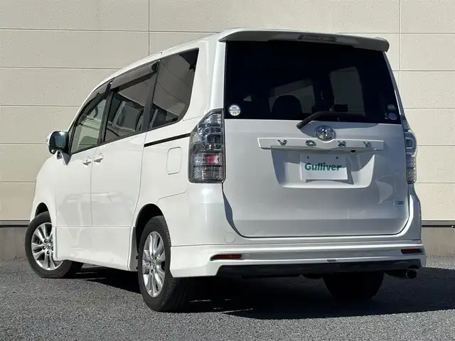 トヨタ ヴォクシー ZS 茨城県 2013(平25)年 7.9万km ホワイトパールクリスタルシャイン 純正ナビ/　(AM/FM/CD/DVD/Bluetooth/フルセグ)/バックカメラ/社外admirationエアロ/　(フロント/サイド/リアアンダー)/社外マフラー/純正アルミホイール/片側パワースライドドア/ETC/W(後席)エアコン/パドルシフト/フォグランプ/ISOFIX/パワーステアリング/オートライト/Wエアバック/取扱説明書