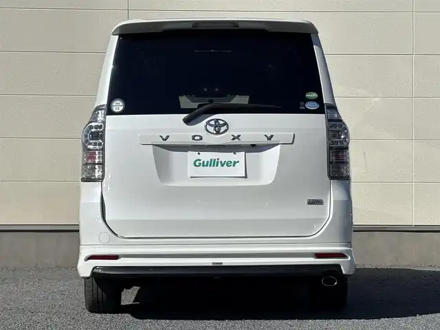 トヨタ ヴォクシー ZS 茨城県 2013(平25)年 7.9万km ホワイトパールクリスタルシャイン 純正ナビ/　(AM/FM/CD/DVD/Bluetooth/フルセグ)/バックカメラ/社外admirationエアロ/　(フロント/サイド/リアアンダー)/社外マフラー/純正アルミホイール/片側パワースライドドア/ETC/W(後席)エアコン/パドルシフト/フォグランプ/ISOFIX/パワーステアリング/オートライト/Wエアバック/取扱説明書