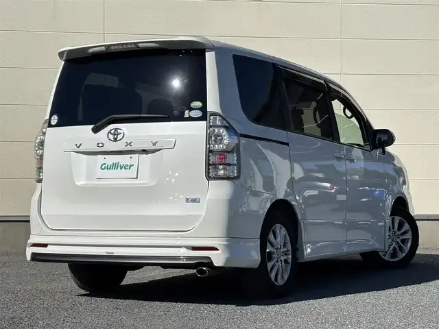 トヨタ ヴォクシー ZS 茨城県 2013(平25)年 7.9万km ホワイトパールクリスタルシャイン 純正ナビ/　(AM/FM/CD/DVD/Bluetooth/フルセグ)/バックカメラ/社外admirationエアロ/　(フロント/サイド/リアアンダー)/社外マフラー/純正アルミホイール/片側パワースライドドア/ETC/W(後席)エアコン/パドルシフト/フォグランプ/ISOFIX/パワーステアリング/オートライト/Wエアバック/取扱説明書