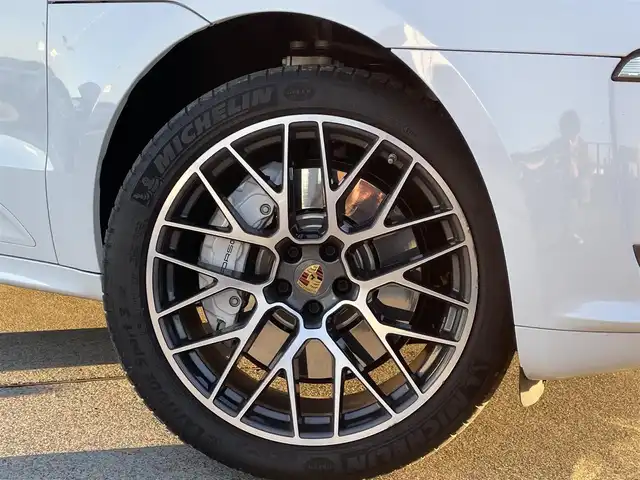 ポルシェ マカン ターボ 東京都 2019(令1)年 3.7万km 白 ワンオーナー/パノラマルーフ/スポーツクロノ/２１インチＲＳスパイダーデザインＡＷ/アダプティブエアサス/ポルシェエンボスヘッドレスト/純正ナビ/３６０°カメラ/レザーシート/ドライブレコーダー