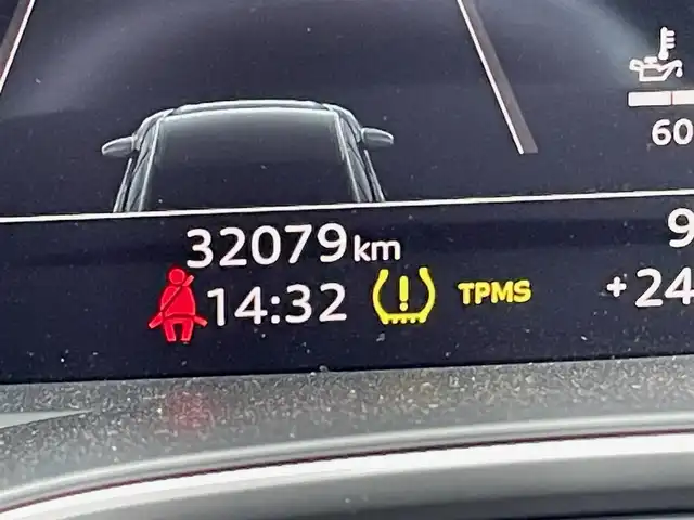 アウディ アウディ Ａ６ アバント 40TDIクワトロ Sライン 青森県 2021(令3)年 3.2万km グレイシアホワイトメタリック 4WD/サンルーフ/アダプティブクルーズコントロール/純正ナビ/（TV・Bluetooth・USB・AppleCarPlay・AndroidAuto）/パーキングアシスト/全方位カメラ/バーチャルコックピット/LEDオートライト/ウェザーライト/ハイビームアシスト/レーンキープアシスト/近接警告システム/ミラー型ドライブレコーダー/黒革シート/パワーシート/（D席メモリー機能付）/シートヒーター/エアコン液晶スイッチ/革巻きステアリング/ステアリングスイッチ/パドルシフト/タイプCコネクターX2/ウインカーミラー/ETC/電動パーキングブレーキ/プッシュスタート/スマートキーX2/取扱説明書/保証書