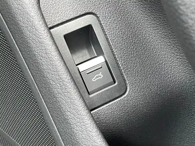 アウディ アウディ Ａ６ アバント 40TDIクワトロ Sライン 青森県 2021(令3)年 3.2万km グレイシアホワイトメタリック 4WD/サンルーフ/アダプティブクルーズコントロール/純正ナビ/（TV・Bluetooth・USB・AppleCarPlay・AndroidAuto）/パーキングアシスト/全方位カメラ/バーチャルコックピット/LEDオートライト/ウェザーライト/ハイビームアシスト/レーンキープアシスト/近接警告システム/ミラー型ドライブレコーダー/黒革シート/パワーシート/（D席メモリー機能付）/シートヒーター/エアコン液晶スイッチ/革巻きステアリング/ステアリングスイッチ/パドルシフト/タイプCコネクターX2/ウインカーミラー/ETC/電動パーキングブレーキ/プッシュスタート/スマートキーX2/取扱説明書/保証書