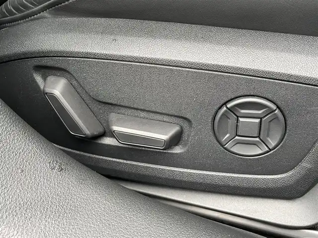 アウディ アウディ Ａ６ アバント 40TDIクワトロ Sライン 青森県 2021(令3)年 3.2万km グレイシアホワイトメタリック 4WD/サンルーフ/アダプティブクルーズコントロール/純正ナビ/（TV・Bluetooth・USB・AppleCarPlay・AndroidAuto）/パーキングアシスト/全方位カメラ/バーチャルコックピット/LEDオートライト/ウェザーライト/ハイビームアシスト/レーンキープアシスト/近接警告システム/ミラー型ドライブレコーダー/黒革シート/パワーシート/（D席メモリー機能付）/シートヒーター/エアコン液晶スイッチ/革巻きステアリング/ステアリングスイッチ/パドルシフト/タイプCコネクターX2/ウインカーミラー/ETC/電動パーキングブレーキ/プッシュスタート/スマートキーX2/取扱説明書/保証書