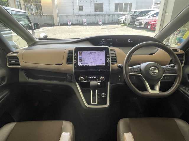 日産 セレナ ハイウェイスター Vセレクション 宮城県 2017(平29)年 8万km ブリリアントホワイトパール ワンオーナー/4WD/純正ＳＤナビ/（ＦＭ／ＡＭ／ＣＤ／ＤＶＤ／Ｂｌｕｅｔｏｏｔｈ）　/フルセグテレビ　/ハーフレザーシート　/衝突被害軽減装置　/クルーズコントロール　/フリップダウンモニター　/パーキングアシスト　/全方位カメラ/両側パワースライドドア/横滑り防止装置/アイドリングストップ/サイドカメラ/バックカメラ/スマートキー/プッシュスタート/ETC/オートライト/スタッドレスタイヤ社外AW/（195/65R15 3mm）