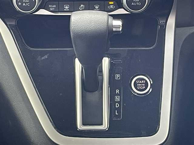 日産 セレナ ハイウェイスター Vセレクション 宮城県 2017(平29)年 8万km ブリリアントホワイトパール ワンオーナー/4WD/純正ＳＤナビ/（ＦＭ／ＡＭ／ＣＤ／ＤＶＤ／Ｂｌｕｅｔｏｏｔｈ）　/フルセグテレビ　/ハーフレザーシート　/衝突被害軽減装置　/クルーズコントロール　/フリップダウンモニター　/パーキングアシスト　/全方位カメラ/両側パワースライドドア/横滑り防止装置/アイドリングストップ/サイドカメラ/バックカメラ/スマートキー/プッシュスタート/ETC/オートライト/スタッドレスタイヤ社外AW/（195/65R15 3mm）