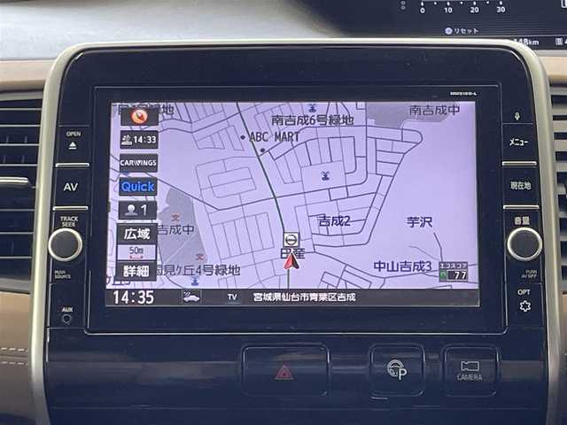 日産 セレナ ハイウェイスター Vセレクション 宮城県 2017(平29)年 8万km ブリリアントホワイトパール ワンオーナー/4WD/純正ＳＤナビ/（ＦＭ／ＡＭ／ＣＤ／ＤＶＤ／Ｂｌｕｅｔｏｏｔｈ）　/フルセグテレビ　/ハーフレザーシート　/衝突被害軽減装置　/クルーズコントロール　/フリップダウンモニター　/パーキングアシスト　/全方位カメラ/両側パワースライドドア/横滑り防止装置/アイドリングストップ/サイドカメラ/バックカメラ/スマートキー/プッシュスタート/ETC/オートライト/スタッドレスタイヤ社外AW/（195/65R15 3mm）