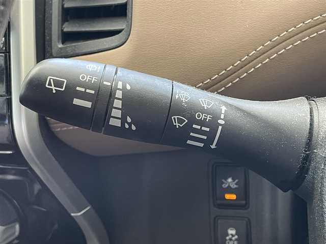 日産 セレナ ハイウェイスター Vセレクション 宮城県 2017(平29)年 8万km ブリリアントホワイトパール ワンオーナー/4WD/純正ＳＤナビ/（ＦＭ／ＡＭ／ＣＤ／ＤＶＤ／Ｂｌｕｅｔｏｏｔｈ）　/フルセグテレビ　/ハーフレザーシート　/衝突被害軽減装置　/クルーズコントロール　/フリップダウンモニター　/パーキングアシスト　/全方位カメラ/両側パワースライドドア/横滑り防止装置/アイドリングストップ/サイドカメラ/バックカメラ/スマートキー/プッシュスタート/ETC/オートライト/スタッドレスタイヤ社外AW/（195/65R15 3mm）