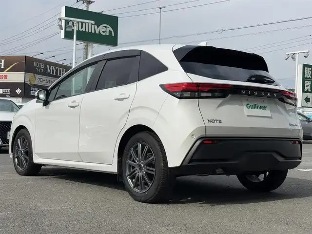 日産 ノート X 徳島県 2021(令3)年 2.1万km ピュアホワイトパール ・純正９型ナビ/（フルセグＴＶ・ＢＴ・ＦＭＡＭ・ＣＤ・ＵＳＢ接続・ＳＤ・ｉｐｏｄ接続）/・ＥＴＣ　/・前後コーナーセンサー　/・オートマチックハイビーム　/・ステアリングリモコン　/・プロパイロット　/・衝突軽減ブレーキ