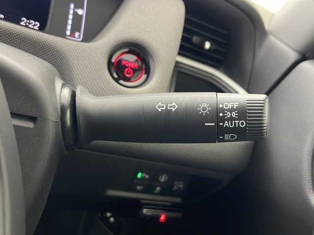 ホンダ フィット e:HEVクロスター 秋田県 2022(令4)年 3.9万km ルナシルバーM ワンオーナー　/社外ナビ【AM/FM/AUX/BT/CD】　/バックカメラ　/パーキングセンサー　/ＬＥＤヘッドライト　/オートライト　/ＥＴＣ　/社外ＡＷ　/コーナーセンサー　/ブレーキホールド　/ライトレベライザー　/プッシュスタート/ホンダECON/レーンキープアシスト/衝突被害軽減システム/横滑り防止装置/オートエアコン /USBポート/自動パーキングブレーキ/クルーズコントロール/スマートキー/クリアランスソナー /フロントワイパーデアイサー /社外フロアマット/社外AW/ウィンカーミラー /サイドバイザー