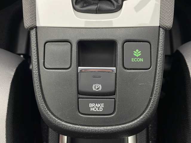 ホンダ フィット e:HEVクロスター 秋田県 2022(令4)年 3.9万km ルナシルバーM ワンオーナー　/社外ナビ【AM/FM/AUX/BT/CD】　/バックカメラ　/パーキングセンサー　/ＬＥＤヘッドライト　/オートライト　/ＥＴＣ　/社外ＡＷ　/コーナーセンサー　/ブレーキホールド　/ライトレベライザー　/プッシュスタート/ホンダECON/レーンキープアシスト/衝突被害軽減システム/横滑り防止装置/オートエアコン /USBポート/自動パーキングブレーキ/クルーズコントロール/スマートキー/クリアランスソナー /フロントワイパーデアイサー /社外フロアマット/社外AW/ウィンカーミラー /サイドバイザー