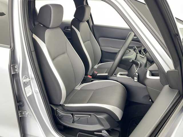 ホンダ フィット e:HEVクロスター 秋田県 2022(令4)年 3.9万km ルナシルバーM ワンオーナー　/社外ナビ【AM/FM/AUX/BT/CD】　/バックカメラ　/パーキングセンサー　/ＬＥＤヘッドライト　/オートライト　/ＥＴＣ　/社外ＡＷ　/コーナーセンサー　/ブレーキホールド　/ライトレベライザー　/プッシュスタート/ホンダECON/レーンキープアシスト/衝突被害軽減システム/横滑り防止装置/オートエアコン /USBポート/自動パーキングブレーキ/クルーズコントロール/スマートキー/クリアランスソナー /フロントワイパーデアイサー /社外フロアマット/社外AW/ウィンカーミラー /サイドバイザー