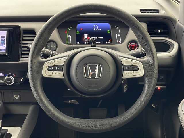 ホンダ フィット e:HEVクロスター 秋田県 2022(令4)年 3.9万km ルナシルバーM ワンオーナー　/社外ナビ【AM/FM/AUX/BT/CD】　/バックカメラ　/パーキングセンサー　/ＬＥＤヘッドライト　/オートライト　/ＥＴＣ　/社外ＡＷ　/コーナーセンサー　/ブレーキホールド　/ライトレベライザー　/プッシュスタート/ホンダECON/レーンキープアシスト/衝突被害軽減システム/横滑り防止装置/オートエアコン /USBポート/自動パーキングブレーキ/クルーズコントロール/スマートキー/クリアランスソナー /フロントワイパーデアイサー /社外フロアマット/社外AW/ウィンカーミラー /サイドバイザー