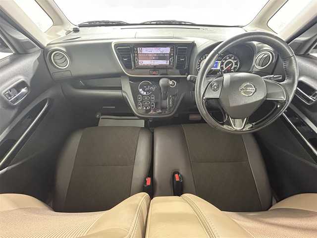 日産 デイズ ルークス HWS X Vセレクション 佐賀県 2020(令2)年 3.9万km スパークリングレッド/ブラック 純正7型ナビ/ＡＭ/ＦＭ/CD/DVD/Bluetooth/フルセグTV/全周囲カメラ/ドライブレコーダー/両側パワースライドドア/衝突被害軽減システム/レーンアシスト/コーナーセンサー/シートヒーター/LEDヘッドライト/オートエアコン/盗難防止装置/横滑り防止装置/オートライト/オートマチックハイビーム/スマートキー/ETC/レーンアシスト/プッシュスタート/フロアマット/純正15インチアルミホイール/リアサーキュレーター/ステアリングスイッチ/電動格納ミラー/ドアバイザー