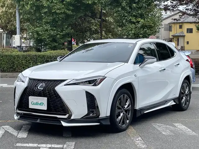 レクサス ＵＸ 250h Fスポーツ 神奈川県 2019(令1)年 1.9万km ホワイトノーヴァガラスフレーク TRDフルエアロ/TRDエアロフェンダー/TRDスポーツマフラー/サンルーフ/セーフティシステムプラス(予防安全パッケージ)/パーキングサポートブレーキ/ブラインドスポットモニター/ハンズフリーパワーバックドア/Ltexスポーツシート(レッド合皮)/シートヒーター(前席)/10.3インチナビ/CD/DVD/Bluetooth/地デジ/バックカメラ/スマートキー(スペアキー、カードキーあり)