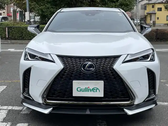 レクサス ＵＸ 250h Fスポーツ 神奈川県 2019(令1)年 1.9万km ホワイトノーヴァガラスフレーク TRDフルエアロ/TRDエアロフェンダー/TRDスポーツマフラー/サンルーフ/セーフティシステムプラス(予防安全パッケージ)/パーキングサポートブレーキ/ブラインドスポットモニター/ハンズフリーパワーバックドア/Ltexスポーツシート(レッド合皮)/シートヒーター(前席)/10.3インチナビ/CD/DVD/Bluetooth/地デジ/バックカメラ/スマートキー(スペアキー、カードキーあり)