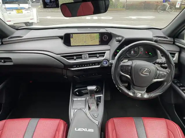 レクサス ＵＸ 250h Fスポーツ 神奈川県 2019(令1)年 1.9万km ホワイトノーヴァガラスフレーク TRDフルエアロ/TRDエアロフェンダー/TRDスポーツマフラー/サンルーフ/セーフティシステムプラス(予防安全パッケージ)/パーキングサポートブレーキ/ブラインドスポットモニター/ハンズフリーパワーバックドア/Ltexスポーツシート(レッド合皮)/シートヒーター(前席)/10.3インチナビ/CD/DVD/Bluetooth/地デジ/バックカメラ/スマートキー(スペアキー、カードキーあり)
