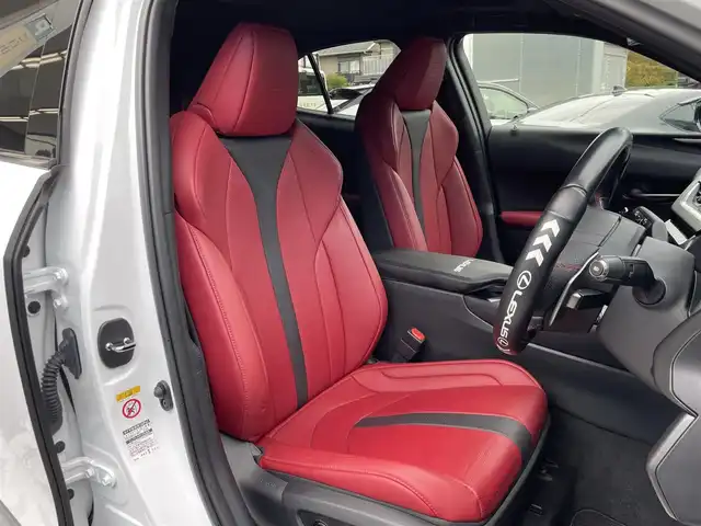レクサス ＵＸ 250h Fスポーツ 神奈川県 2019(令1)年 1.9万km ホワイトノーヴァガラスフレーク TRDフルエアロ/TRDエアロフェンダー/TRDスポーツマフラー/サンルーフ/セーフティシステムプラス(予防安全パッケージ)/パーキングサポートブレーキ/ブラインドスポットモニター/ハンズフリーパワーバックドア/Ltexスポーツシート(レッド合皮)/シートヒーター(前席)/10.3インチナビ/CD/DVD/Bluetooth/地デジ/バックカメラ/スマートキー(スペアキー、カードキーあり)