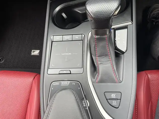 レクサス ＵＸ 250h Fスポーツ 神奈川県 2019(令1)年 1.9万km ホワイトノーヴァガラスフレーク TRDフルエアロ/TRDエアロフェンダー/TRDスポーツマフラー/サンルーフ/セーフティシステムプラス(予防安全パッケージ)/パーキングサポートブレーキ/ブラインドスポットモニター/ハンズフリーパワーバックドア/Ltexスポーツシート(レッド合皮)/シートヒーター(前席)/10.3インチナビ/CD/DVD/Bluetooth/地デジ/バックカメラ/スマートキー(スペアキー、カードキーあり)