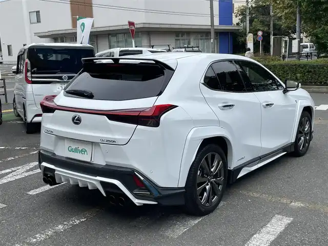 レクサス ＵＸ 250h Fスポーツ 神奈川県 2019(令1)年 1.9万km ホワイトノーヴァガラスフレーク TRDフルエアロ/TRDエアロフェンダー/TRDスポーツマフラー/サンルーフ/セーフティシステムプラス(予防安全パッケージ)/パーキングサポートブレーキ/ブラインドスポットモニター/ハンズフリーパワーバックドア/Ltexスポーツシート(レッド合皮)/シートヒーター(前席)/10.3インチナビ/CD/DVD/Bluetooth/地デジ/バックカメラ/スマートキー(スペアキー、カードキーあり)