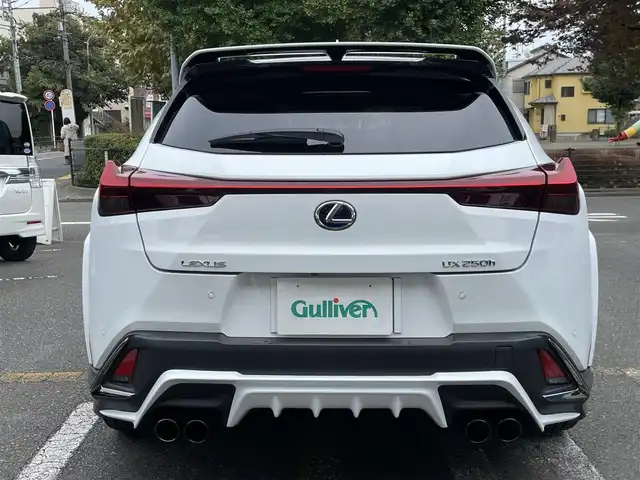 レクサス ＵＸ 250h Fスポーツ 神奈川県 2019(令1)年 1.9万km ホワイトノーヴァガラスフレーク TRDフルエアロ/TRDエアロフェンダー/TRDスポーツマフラー/サンルーフ/セーフティシステムプラス(予防安全パッケージ)/パーキングサポートブレーキ/ブラインドスポットモニター/ハンズフリーパワーバックドア/Ltexスポーツシート(レッド合皮)/シートヒーター(前席)/10.3インチナビ/CD/DVD/Bluetooth/地デジ/バックカメラ/スマートキー(スペアキー、カードキーあり)