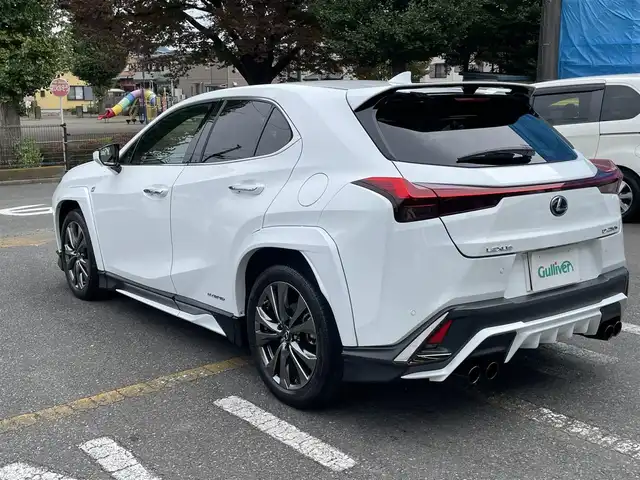 レクサス ＵＸ 250h Fスポーツ 神奈川県 2019(令1)年 1.9万km ホワイトノーヴァガラスフレーク TRDフルエアロ/TRDエアロフェンダー/TRDスポーツマフラー/サンルーフ/セーフティシステムプラス(予防安全パッケージ)/パーキングサポートブレーキ/ブラインドスポットモニター/ハンズフリーパワーバックドア/Ltexスポーツシート(レッド合皮)/シートヒーター(前席)/10.3インチナビ/CD/DVD/Bluetooth/地デジ/バックカメラ/スマートキー(スペアキー、カードキーあり)