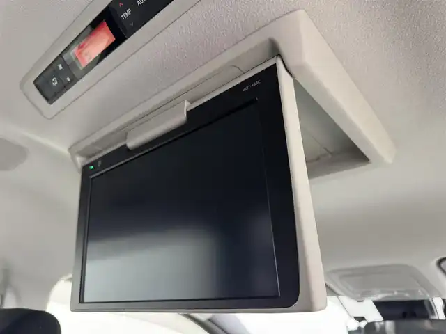 トヨタ ノア ハイブリッド G 福岡県 2016(平28)年 4.8万km ボルドーマイカメタリック 後席モニター　/純正８型ナビ（フルセグＴＶ）　/バックカメラ　/ビルトインＥＴＣ　/前方ドラレコ　/クルーズコントロール　/衝突軽減ブレーキ　/レーンキープ　/先行車発進　/片側電動スライドドア　/シートヒーター　/ＬＥＤ