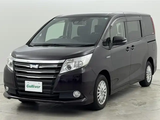 トヨタ ノア ハイブリッド G 福岡県 2016(平28)年 4.8万km ボルドーマイカメタリック 後席モニター　/純正８型ナビ（フルセグＴＶ）　/バックカメラ　/ビルトインＥＴＣ　/前方ドラレコ　/クルーズコントロール　/衝突軽減ブレーキ　/レーンキープ　/先行車発進　/片側電動スライドドア　/シートヒーター　/ＬＥＤ