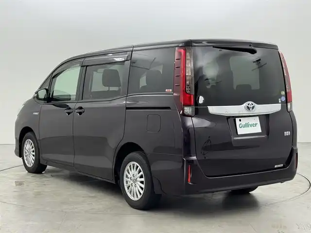 トヨタ ノア ハイブリッド G 福岡県 2016(平28)年 4.8万km ボルドーマイカメタリック 後席モニター　/純正８型ナビ（フルセグＴＶ）　/バックカメラ　/ビルトインＥＴＣ　/前方ドラレコ　/クルーズコントロール　/衝突軽減ブレーキ　/レーンキープ　/先行車発進　/片側電動スライドドア　/シートヒーター　/ＬＥＤ