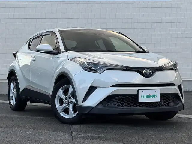 トヨタ Ｃ－ＨＲ S LEDパッケージ 静岡県 2019(令1)年 7万km ホワイトパールクリスタルシャイン ●純正ナビ/（フルセグ/CD/DVD/Bluetooth）/（NSZT-W68T）/●バックカメラ/●レーダークルーズコントロール/●プリクラッシュセーフティ/●レーンキープアシスト/●電動パーキングブレーキ/●オートブレーキホールド/●LEDヘッドライト/●オートライト/●オートマチックハイビーム/●革巻きステアリング/●ステアリングスイッチ/●電動格納ウインカーミラー/●ETC/●純正フロアマット/●ドアバイザー/●前方ドライブレコーダー/●プッシュスタート/●スマートキー/●横滑り防止装置/●純正17インチアルミホイール/●W+サイド+カーテンSRS+ABS