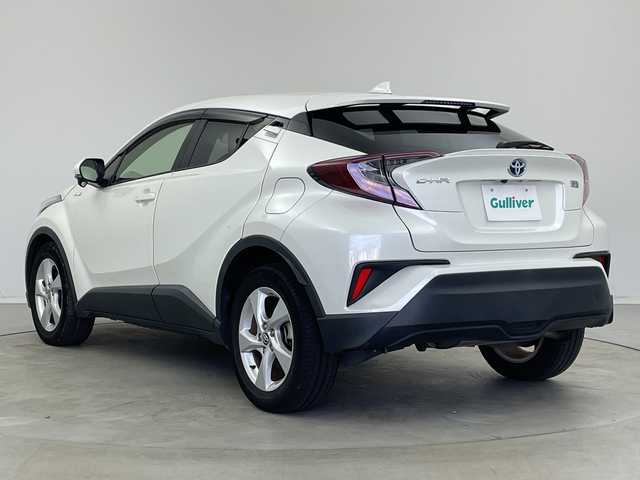 トヨタ Ｃ－ＨＲ S LEDパッケージ 新潟県 2019(令1)年 7万km ホワイトパールクリスタルシャイン 純正SDナビ【NSZT-W68T】/　フルセグTV/CD/DVD/Bluetooth/レーダークルーズコントロール/プリクラッシュセーフティ/レーンキープアシスト/電動パーキングブレーキ/オートブレーキホールド/ドライブレコーダー/バックモニター/ビルトインETC/LEDヘッドライト/オートライト/オートマチックハイビーム/革巻きステアリング/ステアリングスイッチ/電動格納ウインカーミラー/純正フロアマット/ドアバイザー/プッシュスタート/スマートキー/横滑り防止装置/純正17インチアルミホイール/W+サイド+カーテンSRS+ABS