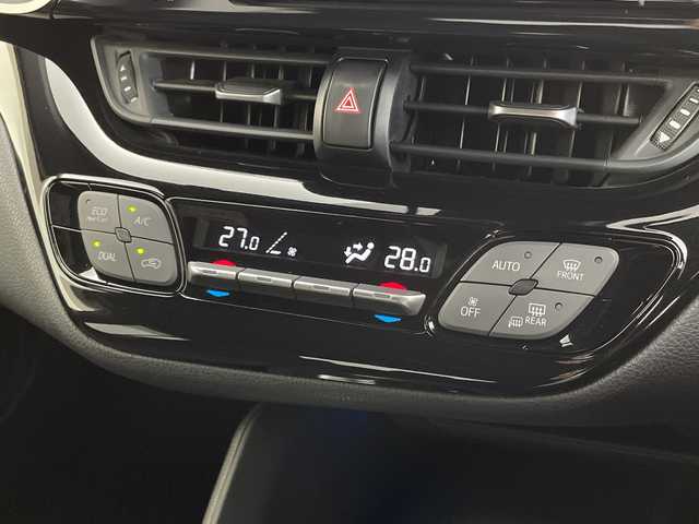 トヨタ Ｃ－ＨＲ S LEDパッケージ 新潟県 2019(令1)年 7万km ホワイトパールクリスタルシャイン 純正SDナビ【NSZT-W68T】/　フルセグTV/CD/DVD/Bluetooth/レーダークルーズコントロール/プリクラッシュセーフティ/レーンキープアシスト/電動パーキングブレーキ/オートブレーキホールド/ドライブレコーダー/バックモニター/ビルトインETC/LEDヘッドライト/オートライト/オートマチックハイビーム/革巻きステアリング/ステアリングスイッチ/電動格納ウインカーミラー/純正フロアマット/ドアバイザー/プッシュスタート/スマートキー/横滑り防止装置/純正17インチアルミホイール/W+サイド+カーテンSRS+ABS