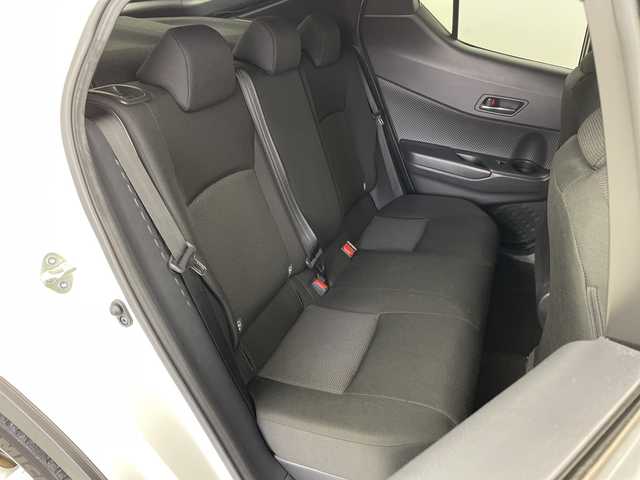 トヨタ Ｃ－ＨＲ S LEDパッケージ 新潟県 2019(令1)年 7万km ホワイトパールクリスタルシャイン 純正SDナビ【NSZT-W68T】/　フルセグTV/CD/DVD/Bluetooth/レーダークルーズコントロール/プリクラッシュセーフティ/レーンキープアシスト/電動パーキングブレーキ/オートブレーキホールド/ドライブレコーダー/バックモニター/ビルトインETC/LEDヘッドライト/オートライト/オートマチックハイビーム/革巻きステアリング/ステアリングスイッチ/電動格納ウインカーミラー/純正フロアマット/ドアバイザー/プッシュスタート/スマートキー/横滑り防止装置/純正17インチアルミホイール/W+サイド+カーテンSRS+ABS