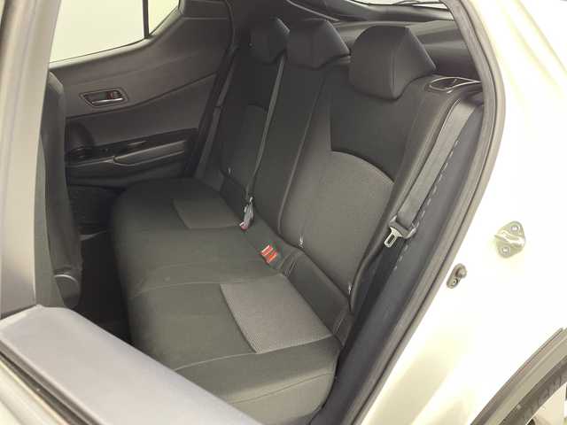 トヨタ Ｃ－ＨＲ S LEDパッケージ 新潟県 2019(令1)年 7万km ホワイトパールクリスタルシャイン 純正SDナビ【NSZT-W68T】/　フルセグTV/CD/DVD/Bluetooth/レーダークルーズコントロール/プリクラッシュセーフティ/レーンキープアシスト/電動パーキングブレーキ/オートブレーキホールド/ドライブレコーダー/バックモニター/ビルトインETC/LEDヘッドライト/オートライト/オートマチックハイビーム/革巻きステアリング/ステアリングスイッチ/電動格納ウインカーミラー/純正フロアマット/ドアバイザー/プッシュスタート/スマートキー/横滑り防止装置/純正17インチアルミホイール/W+サイド+カーテンSRS+ABS