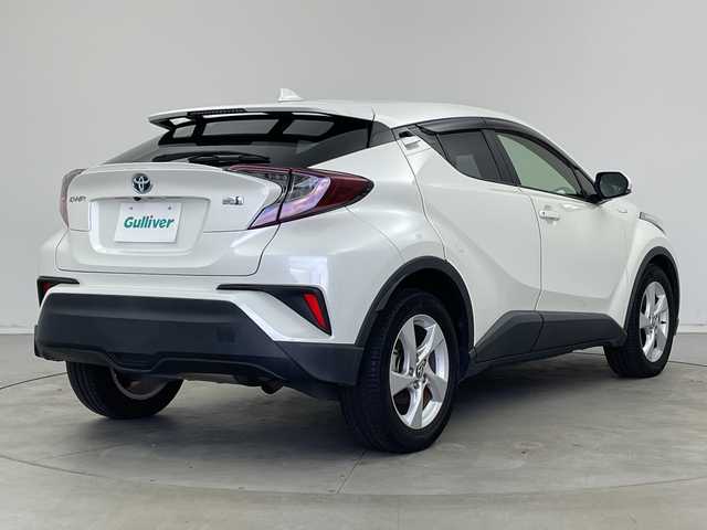 トヨタ Ｃ－ＨＲ S LEDパッケージ 新潟県 2019(令1)年 7万km ホワイトパールクリスタルシャイン 純正SDナビ【NSZT-W68T】/　フルセグTV/CD/DVD/Bluetooth/レーダークルーズコントロール/プリクラッシュセーフティ/レーンキープアシスト/電動パーキングブレーキ/オートブレーキホールド/ドライブレコーダー/バックモニター/ビルトインETC/LEDヘッドライト/オートライト/オートマチックハイビーム/革巻きステアリング/ステアリングスイッチ/電動格納ウインカーミラー/純正フロアマット/ドアバイザー/プッシュスタート/スマートキー/横滑り防止装置/純正17インチアルミホイール/W+サイド+カーテンSRS+ABS