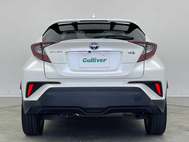 トヨタ Ｃ－ＨＲ S LEDパッケージ 新潟県 2019(令1)年 7万km ホワイトパールクリスタルシャイン 純正SDナビ【NSZT-W68T】/　フルセグTV/CD/DVD/Bluetooth/レーダークルーズコントロール/プリクラッシュセーフティ/レーンキープアシスト/電動パーキングブレーキ/オートブレーキホールド/ドライブレコーダー/バックモニター/ビルトインETC/LEDヘッドライト/オートライト/オートマチックハイビーム/革巻きステアリング/ステアリングスイッチ/電動格納ウインカーミラー/純正フロアマット/ドアバイザー/プッシュスタート/スマートキー/横滑り防止装置/純正17インチアルミホイール/W+サイド+カーテンSRS+ABS