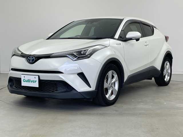 トヨタ Ｃ－ＨＲ S LEDパッケージ 新潟県 2019(令1)年 7万km ホワイトパールクリスタルシャイン 純正SDナビ【NSZT-W68T】/　フルセグTV/CD/DVD/Bluetooth/レーダークルーズコントロール/プリクラッシュセーフティ/レーンキープアシスト/電動パーキングブレーキ/オートブレーキホールド/ドライブレコーダー/バックモニター/ビルトインETC/LEDヘッドライト/オートライト/オートマチックハイビーム/革巻きステアリング/ステアリングスイッチ/電動格納ウインカーミラー/純正フロアマット/ドアバイザー/プッシュスタート/スマートキー/横滑り防止装置/純正17インチアルミホイール/W+サイド+カーテンSRS+ABS