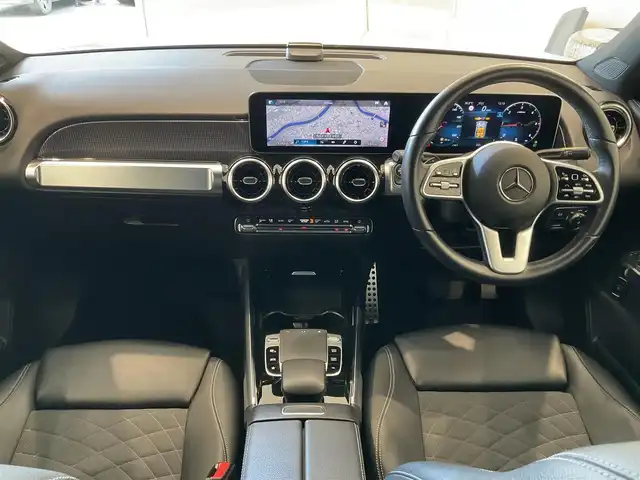 メルセデス・ベンツ ＧＬＢ２００ｄ 熊本県 2020(令2)年 5.7万km ポーラホワイト ・スマートキー/・プッシュスタート/・アクティブステアリングアシスト/・道路標識アシスト/・アクティブレーンキーピングアシスト/・アクティブレーキアシスト/・アテンションアシスト/・ブライドスポットモニター/・レーンチェンジアシスト/・クルーズコントロール(追従式)/・ハーフレザーシート/・前席パワーシート/・前席シートヒーター /・純正メモリナビ/　【Bluetooth・USB・AppleCarPlay・AndroidAuto】/・フルセグTV /・全方位カメラ/・ETC2.0/・パワーバックドア/・LEDヘッドランプ/・保証書/取説