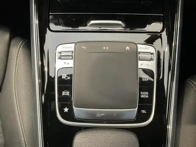 メルセデス・ベンツ ＧＬＢ２００ｄ 熊本県 2020(令2)年 5.7万km ポーラホワイト ・スマートキー/・プッシュスタート/・アクティブステアリングアシスト/・道路標識アシスト/・アクティブレーンキーピングアシスト/・アクティブレーキアシスト/・アテンションアシスト/・ブライドスポットモニター/・レーンチェンジアシスト/・クルーズコントロール(追従式)/・ハーフレザーシート/・前席パワーシート/・前席シートヒーター /・純正メモリナビ/　【Bluetooth・USB・AppleCarPlay・AndroidAuto】/・フルセグTV /・全方位カメラ/・ETC2.0/・パワーバックドア/・LEDヘッドランプ/・保証書/取説