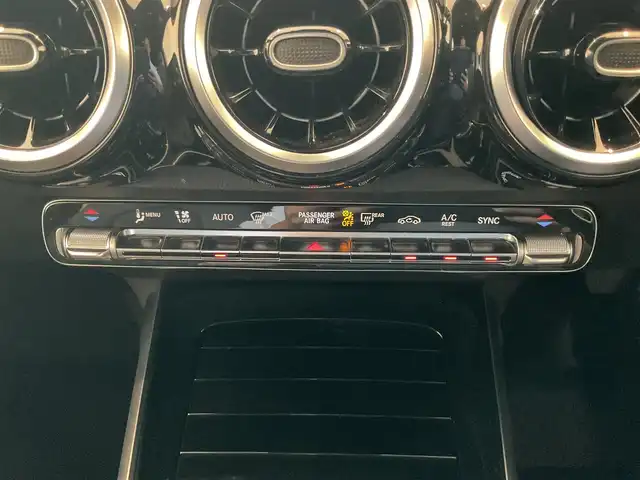 メルセデス・ベンツ ＧＬＢ２００ｄ 熊本県 2020(令2)年 5.7万km ポーラホワイト ・スマートキー/・プッシュスタート/・アクティブステアリングアシスト/・道路標識アシスト/・アクティブレーンキーピングアシスト/・アクティブレーキアシスト/・アテンションアシスト/・ブライドスポットモニター/・レーンチェンジアシスト/・クルーズコントロール(追従式)/・ハーフレザーシート/・前席パワーシート/・前席シートヒーター /・純正メモリナビ/　【Bluetooth・USB・AppleCarPlay・AndroidAuto】/・フルセグTV /・全方位カメラ/・ETC2.0/・パワーバックドア/・LEDヘッドランプ/・保証書/取説