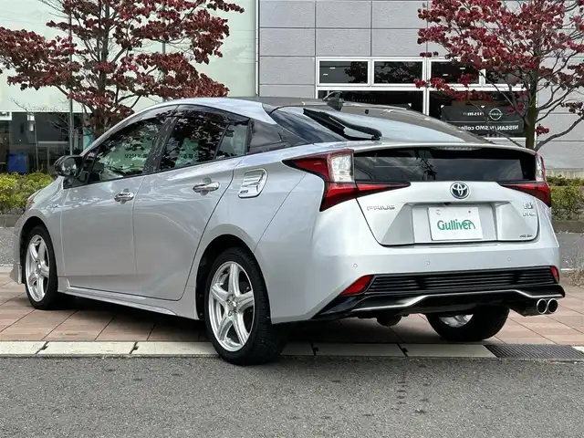 トヨタ プリウス S ツーリングセレクション 福島県 2019(平31)年 5.8万km シルバーM 純正ナビ/フルセグTV/バックカメラ/ビルドインETC/ドライブレコーダー/レーダークルーズコントロール/衝突被害軽減ブレーキ/レーンキープアシスト/横滑り防止装置/アイドリングストップ/シートヒーター/オートライト/オートハイビーム/LEDヘッドライト/フォグランプ/スマートキー/プッシュスタート/電動格納ミラー/社外17インチAW/純正フロアマット