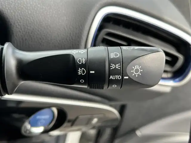 トヨタ プリウス S ツーリングセレクション 福島県 2019(平31)年 5.8万km シルバーM 純正ナビ/フルセグTV/バックカメラ/ビルドインETC/ドライブレコーダー/レーダークルーズコントロール/衝突被害軽減ブレーキ/レーンキープアシスト/横滑り防止装置/アイドリングストップ/シートヒーター/オートライト/オートハイビーム/LEDヘッドライト/フォグランプ/スマートキー/プッシュスタート/電動格納ミラー/社外17インチAW/純正フロアマット