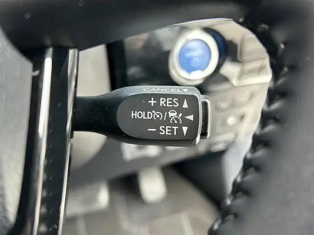 トヨタ プリウス S ツーリングセレクション 福島県 2019(平31)年 5.8万km シルバーM 純正ナビ/フルセグTV/バックカメラ/ビルドインETC/ドライブレコーダー/レーダークルーズコントロール/衝突被害軽減ブレーキ/レーンキープアシスト/横滑り防止装置/アイドリングストップ/シートヒーター/オートライト/オートハイビーム/LEDヘッドライト/フォグランプ/スマートキー/プッシュスタート/電動格納ミラー/社外17インチAW/純正フロアマット