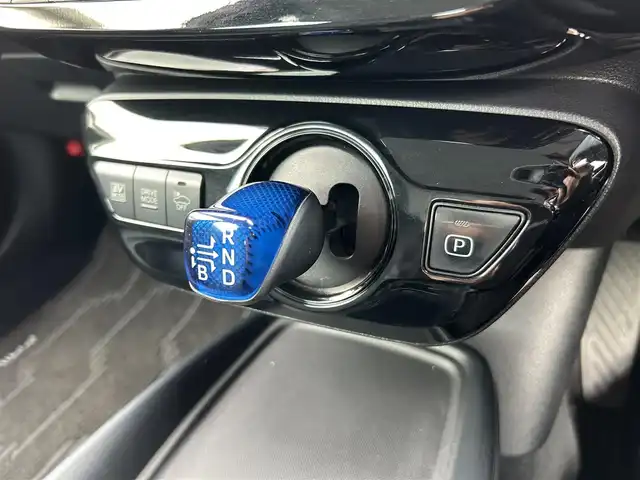 トヨタ プリウス S ツーリングセレクション 福島県 2019(平31)年 5.8万km シルバーM 純正ナビ/フルセグTV/バックカメラ/ビルドインETC/ドライブレコーダー/レーダークルーズコントロール/衝突被害軽減ブレーキ/レーンキープアシスト/横滑り防止装置/アイドリングストップ/シートヒーター/オートライト/オートハイビーム/LEDヘッドライト/フォグランプ/スマートキー/プッシュスタート/電動格納ミラー/社外17インチAW/純正フロアマット