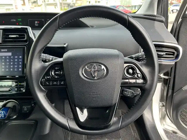 トヨタ プリウス S ツーリングセレクション 福島県 2019(平31)年 5.8万km シルバーM 純正ナビ/フルセグTV/バックカメラ/ビルドインETC/ドライブレコーダー/レーダークルーズコントロール/衝突被害軽減ブレーキ/レーンキープアシスト/横滑り防止装置/アイドリングストップ/シートヒーター/オートライト/オートハイビーム/LEDヘッドライト/フォグランプ/スマートキー/プッシュスタート/電動格納ミラー/社外17インチAW/純正フロアマット