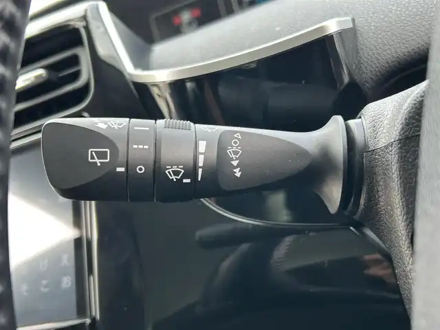 トヨタ プリウス S ツーリングセレクション 福島県 2019(平31)年 5.8万km シルバーM 純正ナビ/フルセグTV/バックカメラ/ビルドインETC/ドライブレコーダー/レーダークルーズコントロール/衝突被害軽減ブレーキ/レーンキープアシスト/横滑り防止装置/アイドリングストップ/シートヒーター/オートライト/オートハイビーム/LEDヘッドライト/フォグランプ/スマートキー/プッシュスタート/電動格納ミラー/社外17インチAW/純正フロアマット