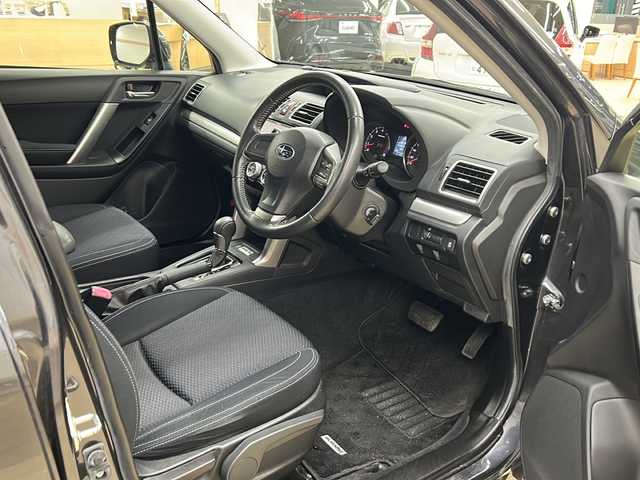 スバル フォレスター 2．0i－L 道央・札幌 2014(平26)年 9.4万km ダークグレーメタリック ・4WD/・社外ナビ/フルセグTV/DVD/CD/SD/BT/・クルーズコントロール/・パドルシフト/・横滑り防止/・アイドリングストップ/・ETC/・SI-DRIVE/・X-MODE/・HID/・フロントフォグ/・キーレス/・電格ミラー