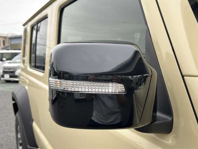 スズキ ジムニー ノマド FC 埼玉県 2025(令7)年 0.1万km アイボリー ワンオーナー/登録時走行754km/スズキセーフティサポート/ ・アダプティブクルーズコントロール/ ・パーキングセンサー/ ・デュアルカメラブレーキサポート/ ・前後誤発進抑制機能/ ・後退時ブレーキサポート/ ・車線逸脱警報機能/ ・ふらつき警報機能/ ・ハイビームアシスト/ ・先行車発進お知らせ機能/ ・標識認識機能/LEDヘッドランプ/本革巻きステアリング/ステアリングスイッチ/撥水加工ファブリックシート/前席シートヒーター/純正15インチアルミホイール/キーレスプッシュスタートシステム/禁煙車/保証書/取扱説明書/スペアキー1ヶ