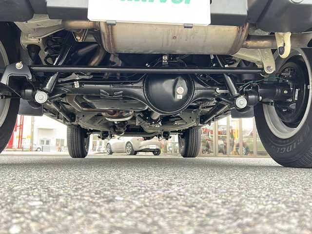 スズキ ジムニー ノマド FC 埼玉県 2025(令7)年 0.1万km アイボリー ワンオーナー/登録時走行754km/スズキセーフティサポート/ ・アダプティブクルーズコントロール/ ・パーキングセンサー/ ・デュアルカメラブレーキサポート/ ・前後誤発進抑制機能/ ・後退時ブレーキサポート/ ・車線逸脱警報機能/ ・ふらつき警報機能/ ・ハイビームアシスト/ ・先行車発進お知らせ機能/ ・標識認識機能/LEDヘッドランプ/本革巻きステアリング/ステアリングスイッチ/撥水加工ファブリックシート/前席シートヒーター/純正15インチアルミホイール/キーレスプッシュスタートシステム/禁煙車/保証書/取扱説明書/スペアキー1ヶ