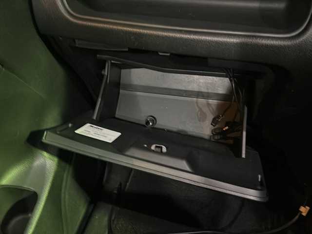 日産 セレナ 20X 大阪府 2012(平24)年 9.1万km ブリリアントシルバー 社外メモリナビ/・AM/FM/CD/DVD/Bluetooth/・フルセグテレビ/フリップダウンモニター/ETC2.0/ドライブレコーダー/クルーズコントロール/アイドリングストップ/横滑り防止装置/盗難防止装置/片側パワースライドドア/キセノンヘッドライト/オートライト/オートエアコン/プッシュスタートボタン/スマートキー×2/ステアリングリモコン/社外15インチアルミホイール/12V充電器/ドアバイザー/保証書/取扱説明書