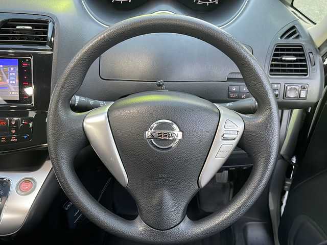 日産 セレナ 20X 大阪府 2012(平24)年 9.1万km ブリリアントシルバー 社外メモリナビ/・AM/FM/CD/DVD/Bluetooth/・フルセグテレビ/フリップダウンモニター/ETC2.0/ドライブレコーダー/クルーズコントロール/アイドリングストップ/横滑り防止装置/盗難防止装置/片側パワースライドドア/キセノンヘッドライト/オートライト/オートエアコン/プッシュスタートボタン/スマートキー×2/ステアリングリモコン/社外15インチアルミホイール/12V充電器/ドアバイザー/保証書/取扱説明書